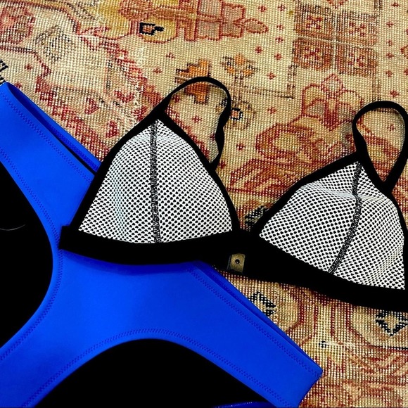 NWOT Triangl Bikini Top size small - Picture 1 of 3